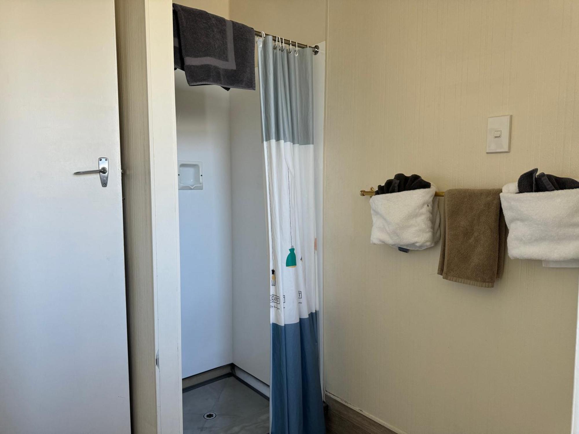 Diplomat Motel 4*